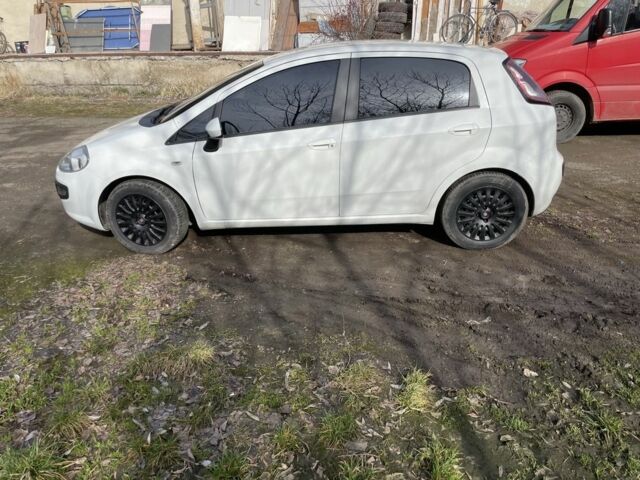 Белый Фиат Пунто, объемом двигателя 1.3 л и пробегом 236 тыс. км за 5000 $, фото 2 на Automoto.ua