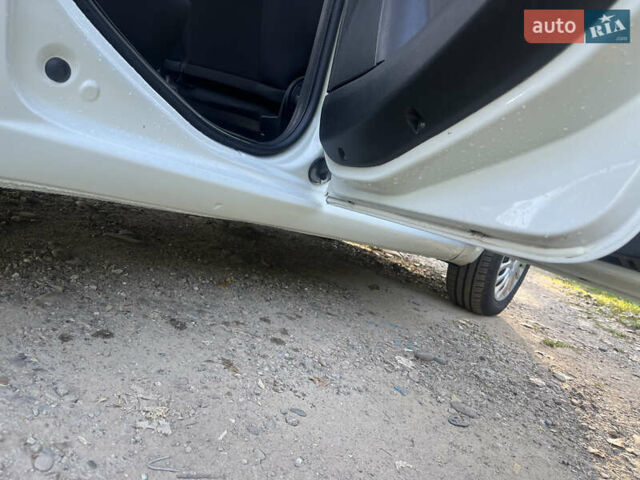 Фиат Пунто 2012 в Калуше на Automoto.ua Белый Фиат Пунто, объемом двигателя 1.25 л и пробегом 207 тыс. км за 4400 $, фото 20 на Automoto.ua