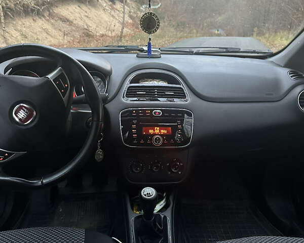 Белый Фиат Пунто, объемом двигателя 1.25 л и пробегом 258 тыс. км за 6300 $, фото 5 на Automoto.ua