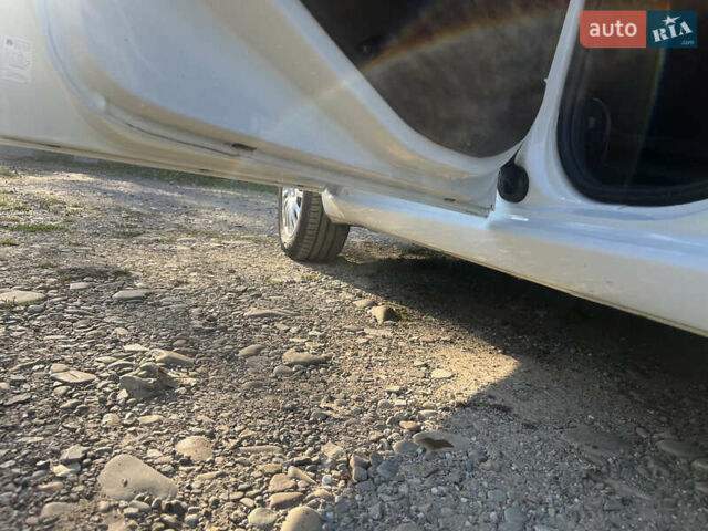 Фиат Пунто 2012 в Калуше на Automoto.ua Белый Фиат Пунто, объемом двигателя 1.25 л и пробегом 207 тыс. км за 4400 $, фото 21 на Automoto.ua