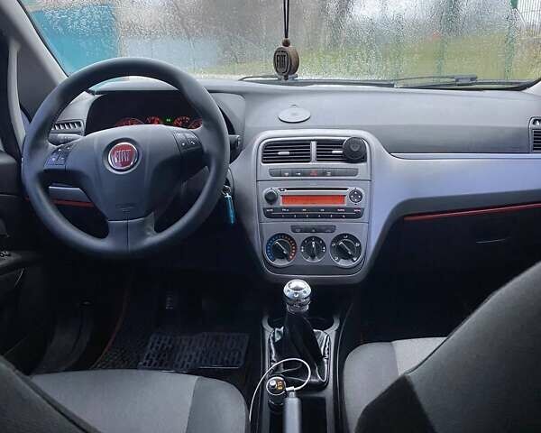 Белый Фиат Пунто, объемом двигателя 1.25 л и пробегом 260 тыс. км за 4999 $, фото 6 на Automoto.ua