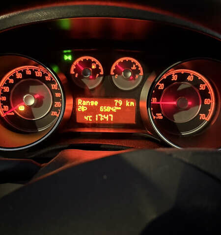 Белый Фиат Пунто, объемом двигателя 1.24 л и пробегом 65 тыс. км за 5000 $, фото 4 на Automoto.ua