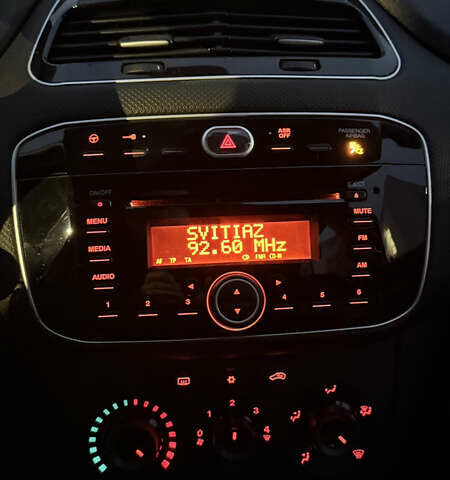 Белый Фиат Пунто, объемом двигателя 1.24 л и пробегом 65 тыс. км за 5000 $, фото 2 на Automoto.ua