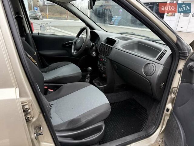 Бежевий Фіат Пунто, об'ємом двигуна 1 л та пробігом 220 тис. км за 2450 $, фото 8 на Automoto.ua