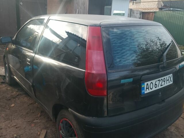 Чорний Фіат Пунто, об'ємом двигуна 1.1 л та пробігом 200 тис. км за 953 $, фото 3 на Automoto.ua