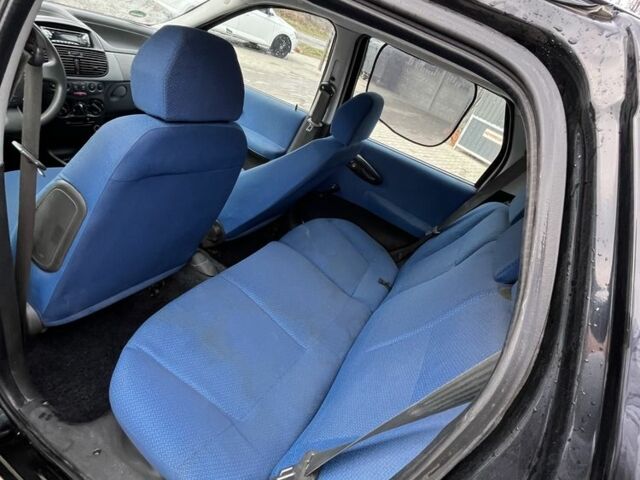 Чорний Фіат Пунто, об'ємом двигуна 1.4 л та пробігом 160 тис. км за 699 $, фото 7 на Automoto.ua