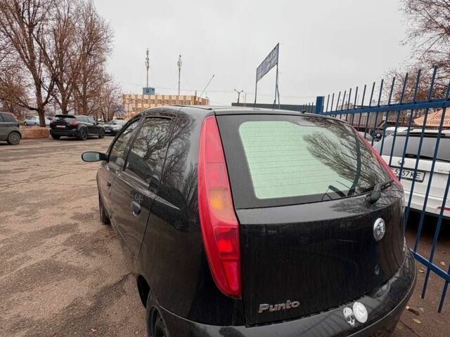 Чорний Фіат Пунто, об'ємом двигуна 1.3 л та пробігом 196 тис. км за 1750 $, фото 2 на Automoto.ua