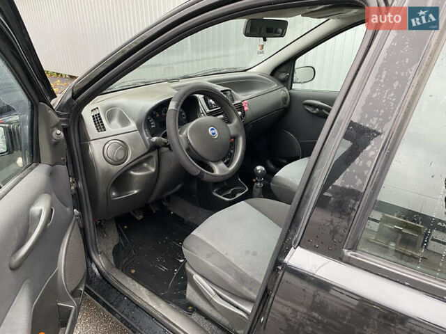 Фіат Пунто 2007 у Богуславе на Automoto.ua Чорний Фіат Пунто, об'ємом двигуна 1.24 л та пробігом 120 тис. км за 3250 $, фото 13 на Automoto.ua