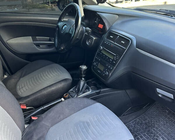 Фиат Пунто 2007 в Хмельницком на Automoto.ua Черный Фиат Пунто, объемом двигателя 1.4 л и пробегом 251 тыс. км за 3300 $, фото 10 на Automoto.ua