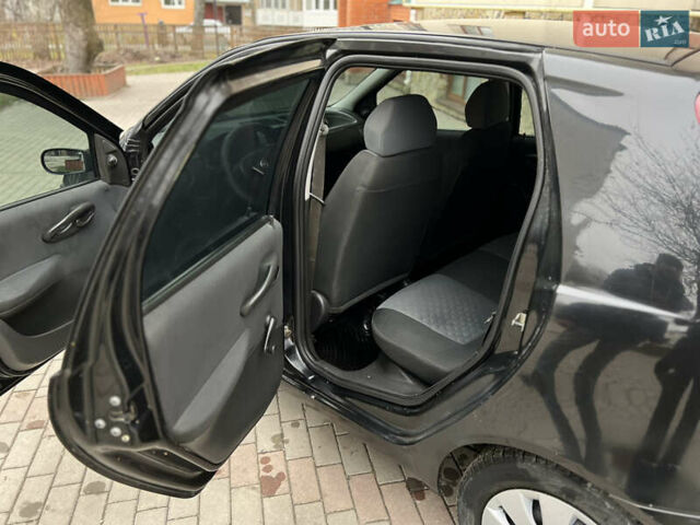 Черный Фиат Пунто, объемом двигателя 1.2 л и пробегом 182 тыс. км за 2299 $, фото 7 на Automoto.ua