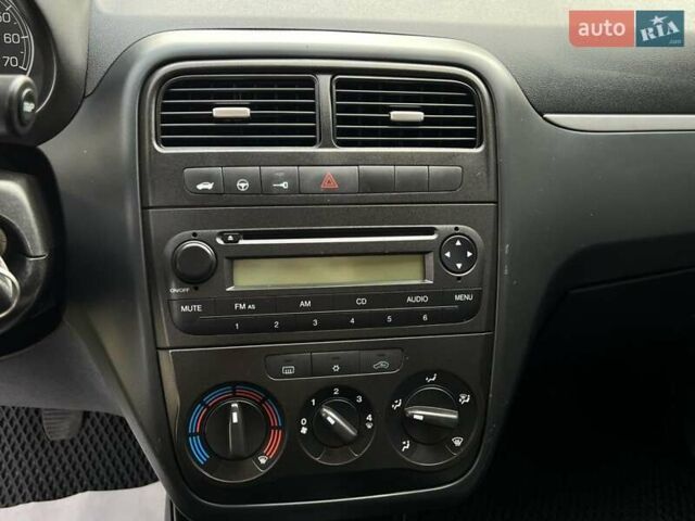 Фиат Пунто 2007 в Коломые на Automoto.ua Черный Фиат Пунто, объемом двигателя 1.37 л и пробегом 247 тыс. км за 3999 $, фото 2 на Automoto.ua