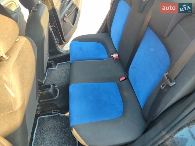 Черный Фиат Пунто, объемом двигателя 1.37 л и пробегом 259 тыс. км за 4700 $, фото 11 на Automoto.ua