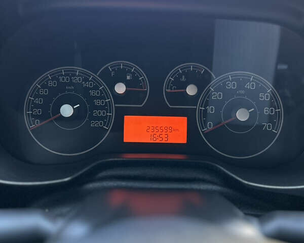 Фиат Пунто 2007 в Хмельницком на Automoto.ua Черный Фиат Пунто, объемом двигателя 1.4 л и пробегом 251 тыс. км за 3300 $, фото 12 на Automoto.ua