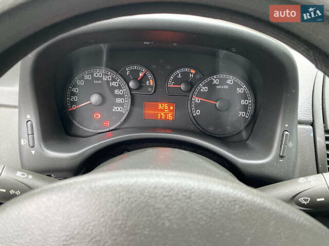 Фіат Пунто 2007 у Богуславе на Automoto.ua Чорний Фіат Пунто, об'ємом двигуна 1.24 л та пробігом 120 тис. км за 3250 $, фото 14 на Automoto.ua