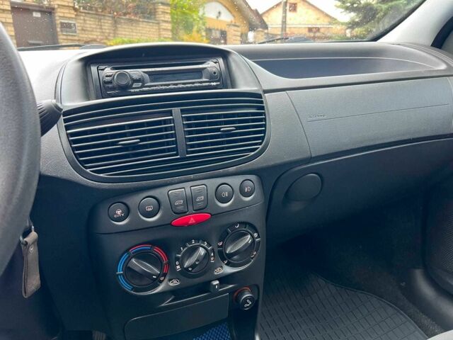 Черный Фиат Пунто, объемом двигателя 1.2 л и пробегом 150 тыс. км за 3990 $, фото 11 на Automoto.ua