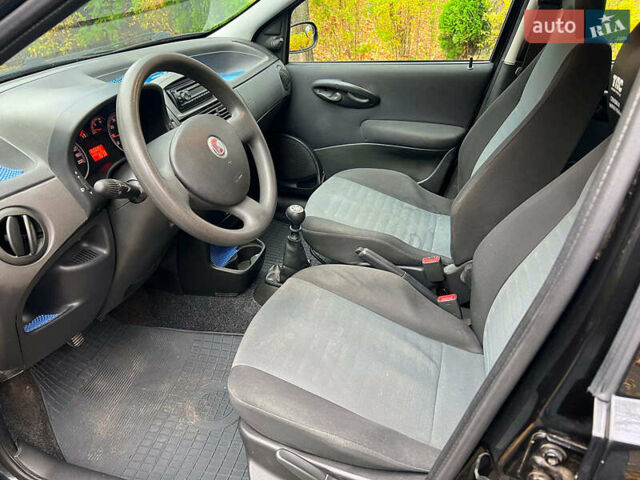 Чорний Фіат Пунто, об'ємом двигуна 1.2 л та пробігом 150 тис. км за 3990 $, фото 9 на Automoto.ua