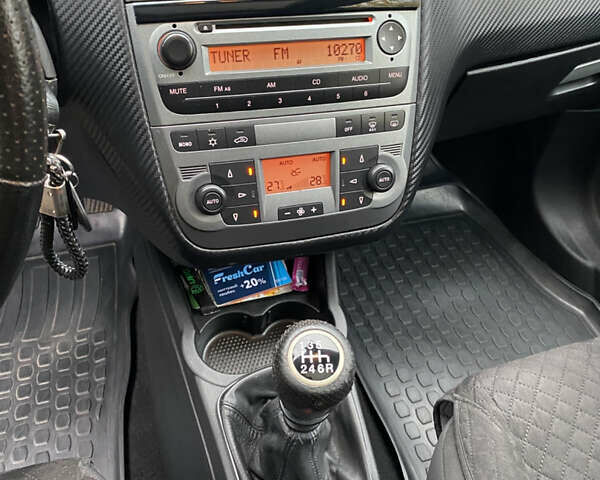 Черный Фиат Пунто, объемом двигателя 1.37 л и пробегом 270 тыс. км за 3700 $, фото 9 на Automoto.ua