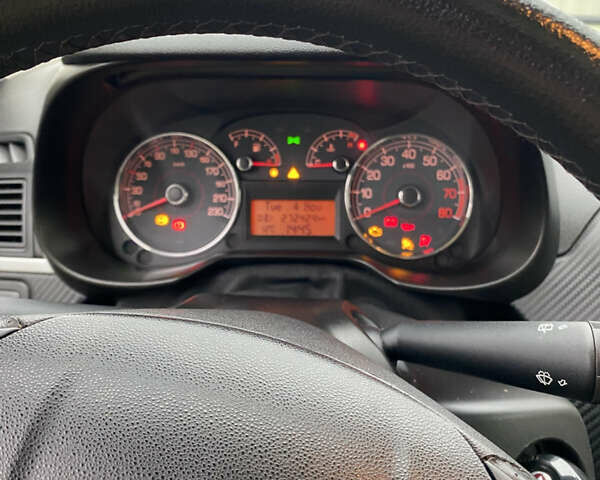 Черный Фиат Пунто, объемом двигателя 1.37 л и пробегом 270 тыс. км за 3700 $, фото 7 на Automoto.ua