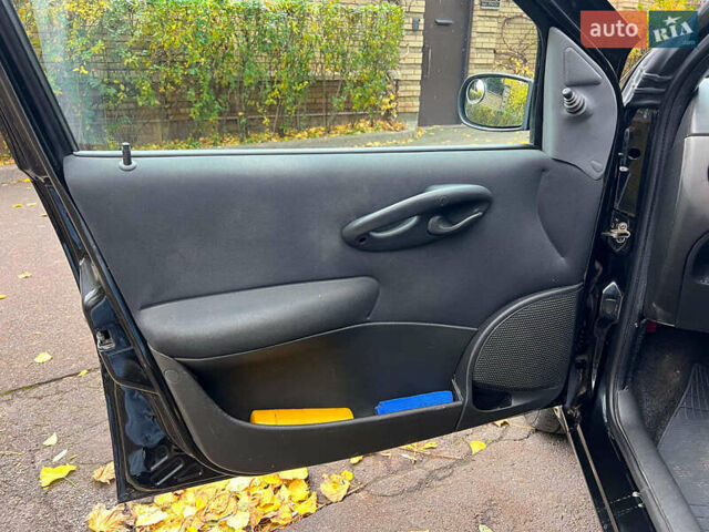 Чорний Фіат Пунто, об'ємом двигуна 1.2 л та пробігом 150 тис. км за 3990 $, фото 8 на Automoto.ua