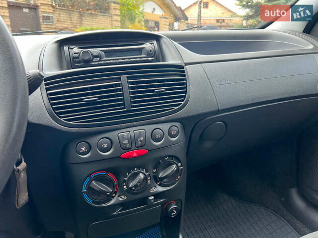 Чорний Фіат Пунто, об'ємом двигуна 1.2 л та пробігом 150 тис. км за 3990 $, фото 11 на Automoto.ua