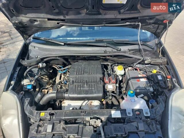 Черный Фиат Пунто, объемом двигателя 1.4 л и пробегом 248 тыс. км за 4200 $, фото 3 на Automoto.ua