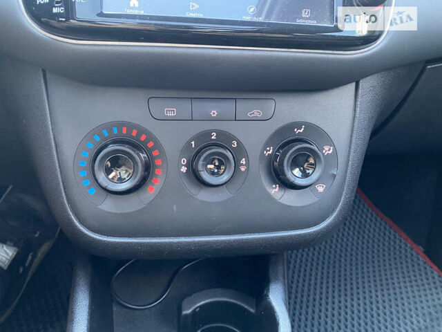 Черный Фиат Пунто, объемом двигателя 1.3 л и пробегом 220 тыс. км за 4800 $, фото 14 на Automoto.ua