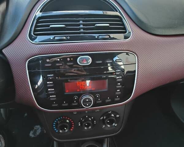 Фиат Пунто 2011 в Черновцах на Automoto.ua Черный Фиат Пунто, объемом двигателя 1.3 л и пробегом 213 тыс. км за 4700 $, фото 15 на Automoto.ua