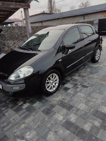 Черный Фиат Пунто, объемом двигателя 1.3 л и пробегом 305 тыс. км за 4999 $, фото 5 на Automoto.ua