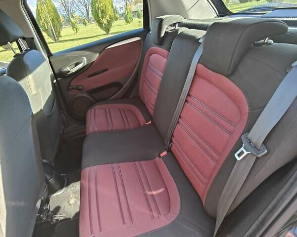 Фиат Пунто 2011 в Черновцах на Automoto.ua Черный Фиат Пунто, объемом двигателя 1.3 л и пробегом 213 тыс. км за 4700 $, фото 21 на Automoto.ua