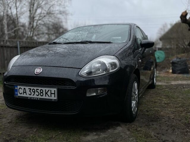 Черный Фиат Пунто, объемом двигателя 0.9 л и пробегом 248 тыс. км за 3800 $, фото 1 на Automoto.ua