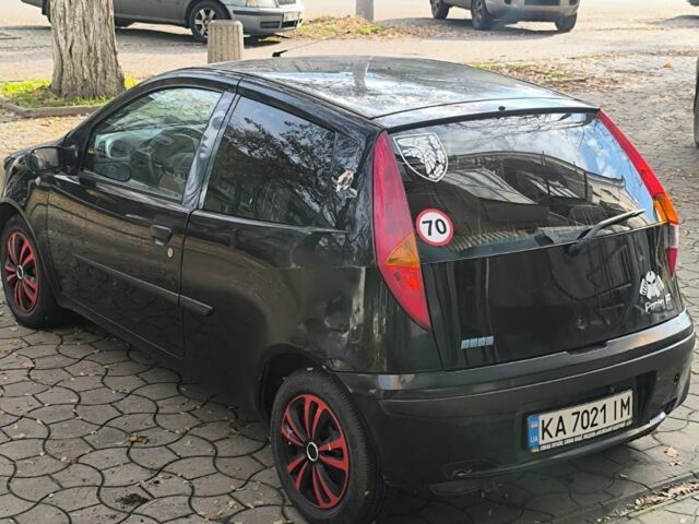 Черный Фиат Пунто, объемом двигателя 1.2 л и пробегом 200 тыс. км за 1656 $, фото 1 на Automoto.ua