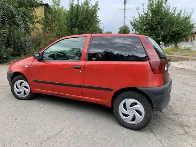 Красный Фиат Пунто, объемом двигателя 1.2 л и пробегом 290 тыс. км за 950 $, фото 6 на Automoto.ua