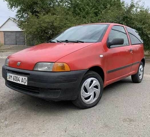 Красный Фиат Пунто, объемом двигателя 1.2 л и пробегом 290 тыс. км за 950 $, фото 1 на Automoto.ua