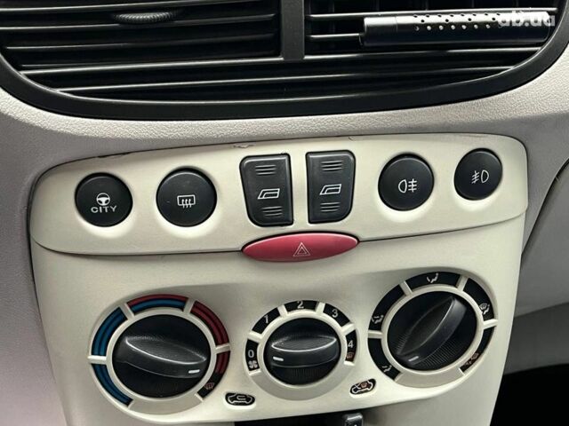 Красный Фиат Пунто, объемом двигателя 1.3 л и пробегом 234 тыс. км за 3990 $, фото 13 на Automoto.ua