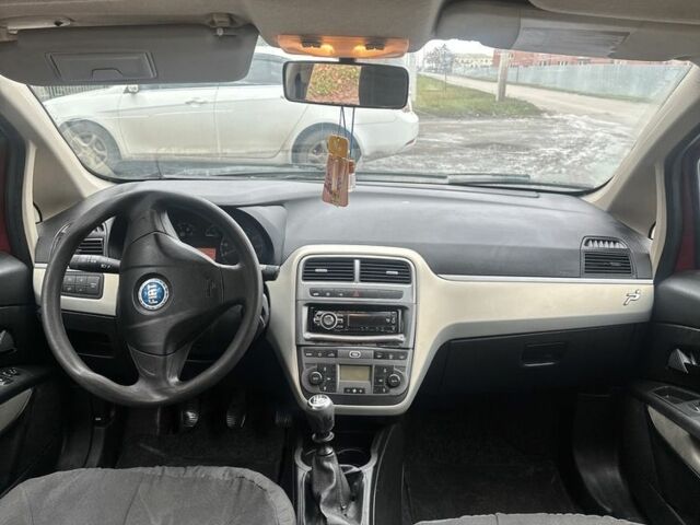 Красный Фиат Пунто, объемом двигателя 1.4 л и пробегом 360 тыс. км за 2600 $, фото 6 на Automoto.ua