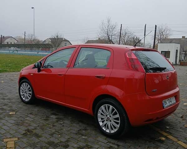 Красный Фиат Пунто, объемом двигателя 1.4 л и пробегом 247 тыс. км за 2450 $, фото 2 на Automoto.ua