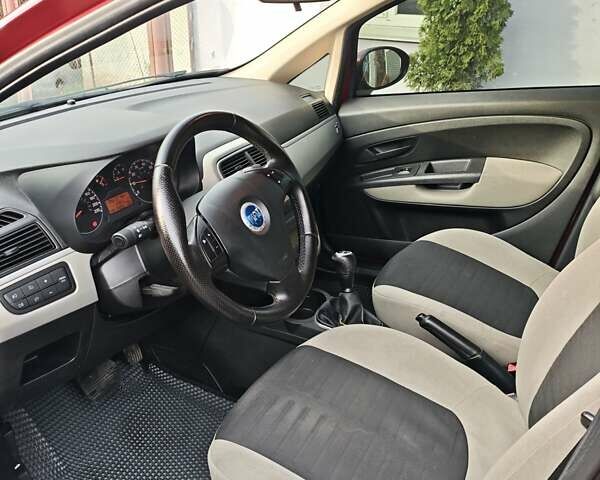 Красный Фиат Пунто, объемом двигателя 1.37 л и пробегом 110 тыс. км за 5300 $, фото 6 на Automoto.ua