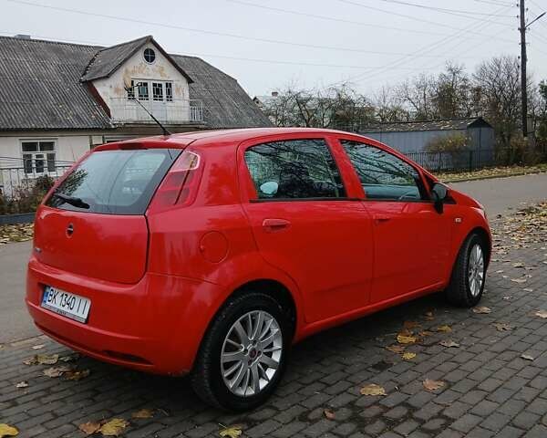 Красный Фиат Пунто, объемом двигателя 1.4 л и пробегом 247 тыс. км за 2450 $, фото 5 на Automoto.ua