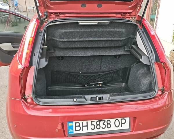 Красный Фиат Пунто, объемом двигателя 1.37 л и пробегом 110 тыс. км за 5300 $, фото 4 на Automoto.ua