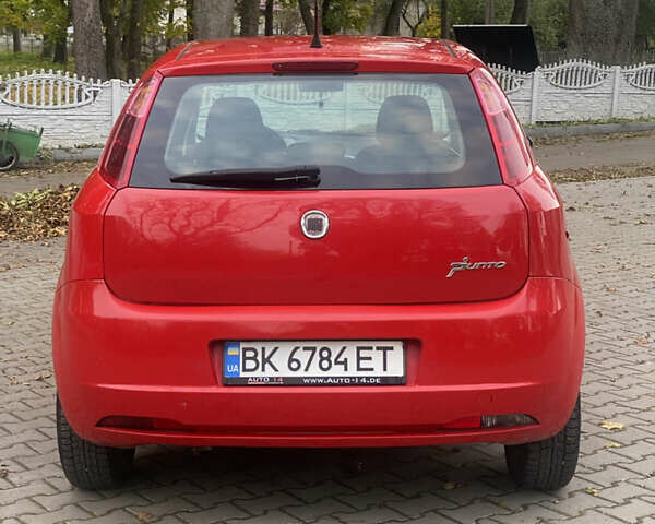 Фиат Пунто 2007 в Ровно на Automoto.ua Красный Фиат Пунто, объемом двигателя 1.37 л и пробегом 120 тыс. км за 4300 $, фото 3 на Automoto.ua