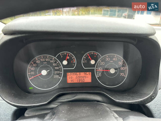 Червоний Фіат Пунто, об'ємом двигуна 1.4 л та пробігом 228 тис. км за 4000 $, фото 22 на Automoto.ua