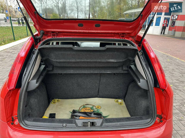 Червоний Фіат Пунто, об'ємом двигуна 1.4 л та пробігом 228 тис. км за 4000 $, фото 18 на Automoto.ua