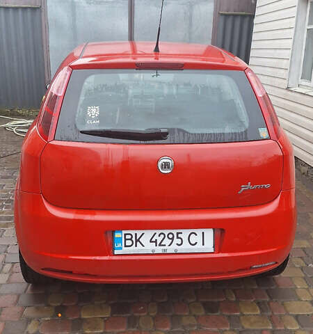 Красный Фиат Пунто, объемом двигателя 1.37 л и пробегом 174 тыс. км за 3500 $, фото 5 на Automoto.ua