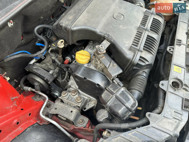 Червоний Фіат Пунто, об'ємом двигуна 1.4 л та пробігом 228 тис. км за 4000 $, фото 15 на Automoto.ua