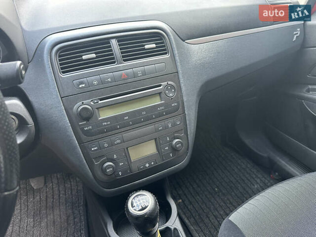 Червоний Фіат Пунто, об'ємом двигуна 1.4 л та пробігом 228 тис. км за 4000 $, фото 10 на Automoto.ua