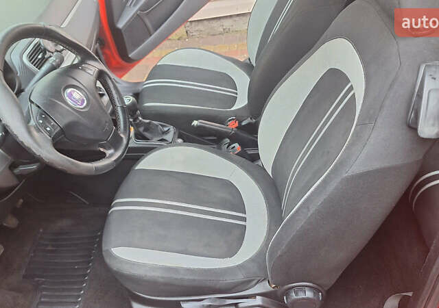 Красный Фиат Пунто, объемом двигателя 1.37 л и пробегом 174 тыс. км за 3500 $, фото 1 на Automoto.ua
