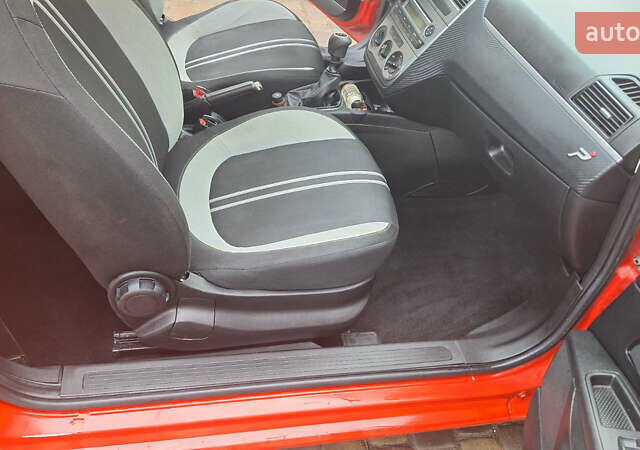 Красный Фиат Пунто, объемом двигателя 1.37 л и пробегом 174 тыс. км за 3500 $, фото 3 на Automoto.ua