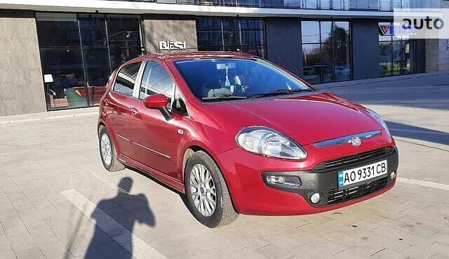 Красный Фиат Пунто, объемом двигателя 1.2 л и пробегом 313 тыс. км за 4000 $, фото 2 на Automoto.ua