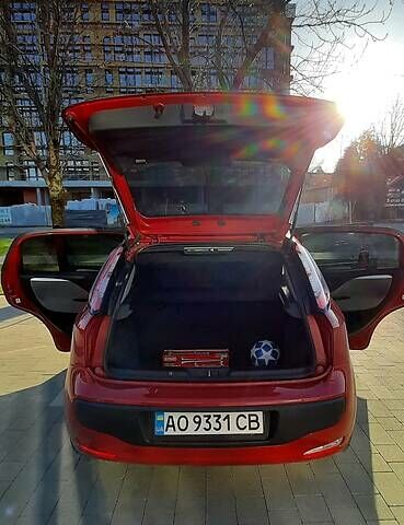 Красный Фиат Пунто, объемом двигателя 1.2 л и пробегом 313 тыс. км за 4000 $, фото 30 на Automoto.ua