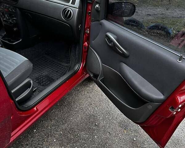 Червоний Фіат Пунто, об'ємом двигуна 1.24 л та пробігом 120 тис. км за 3799 $, фото 28 на Automoto.ua